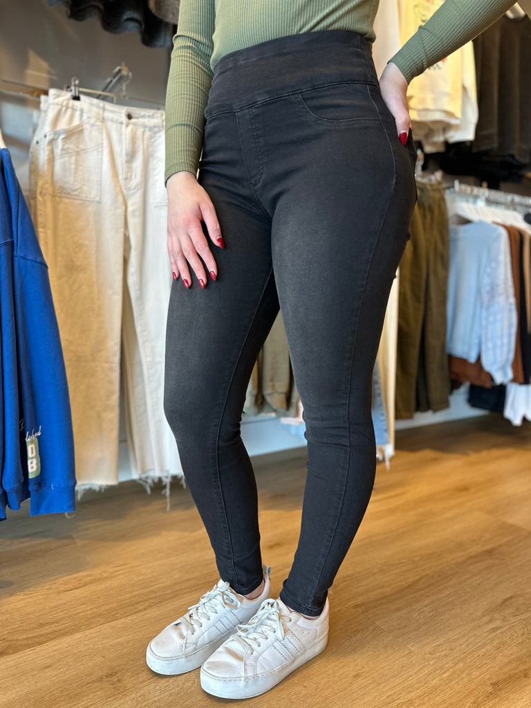 Atlanta Jean - Black