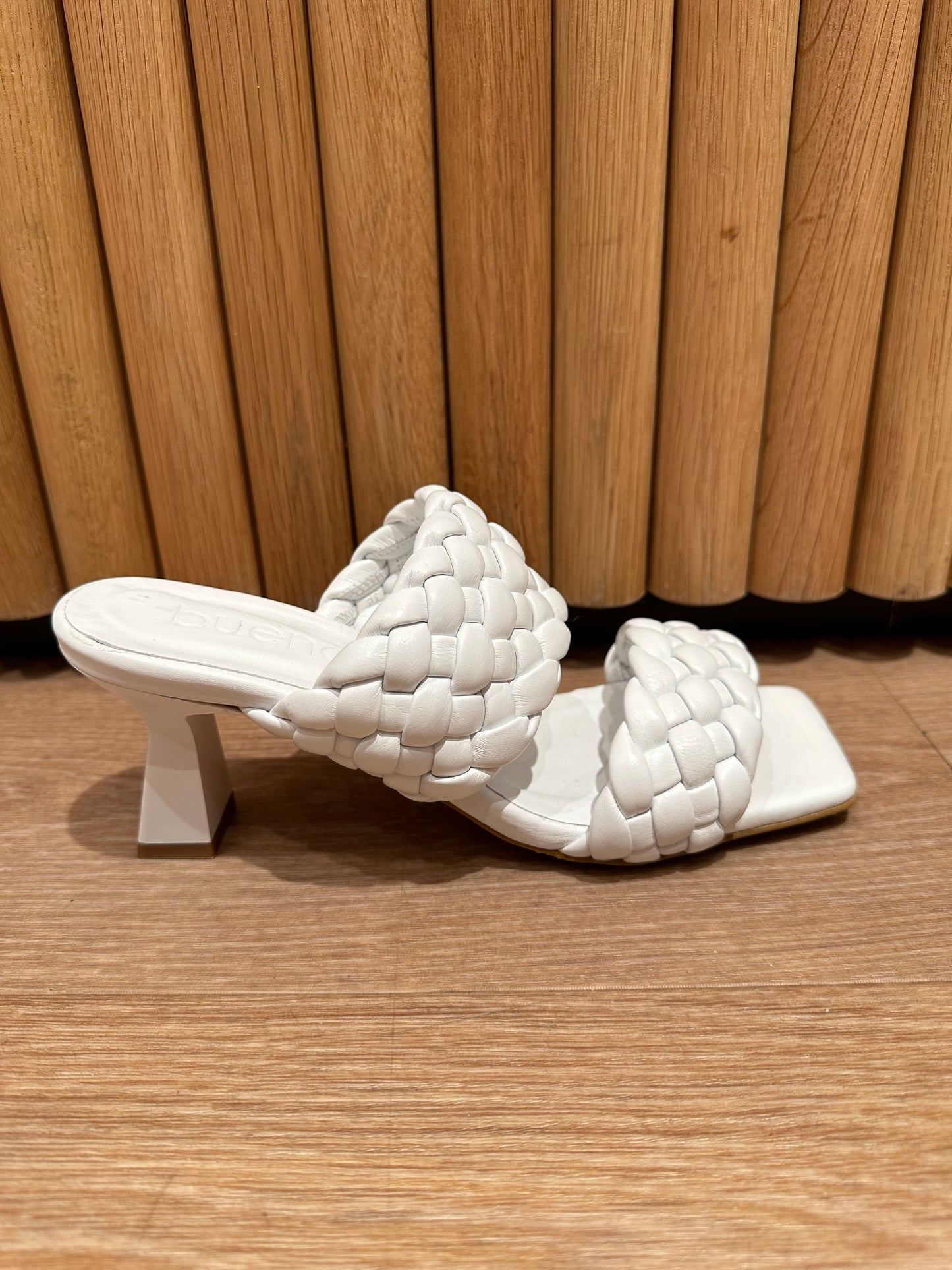 Bueno Tulsi Heel - White