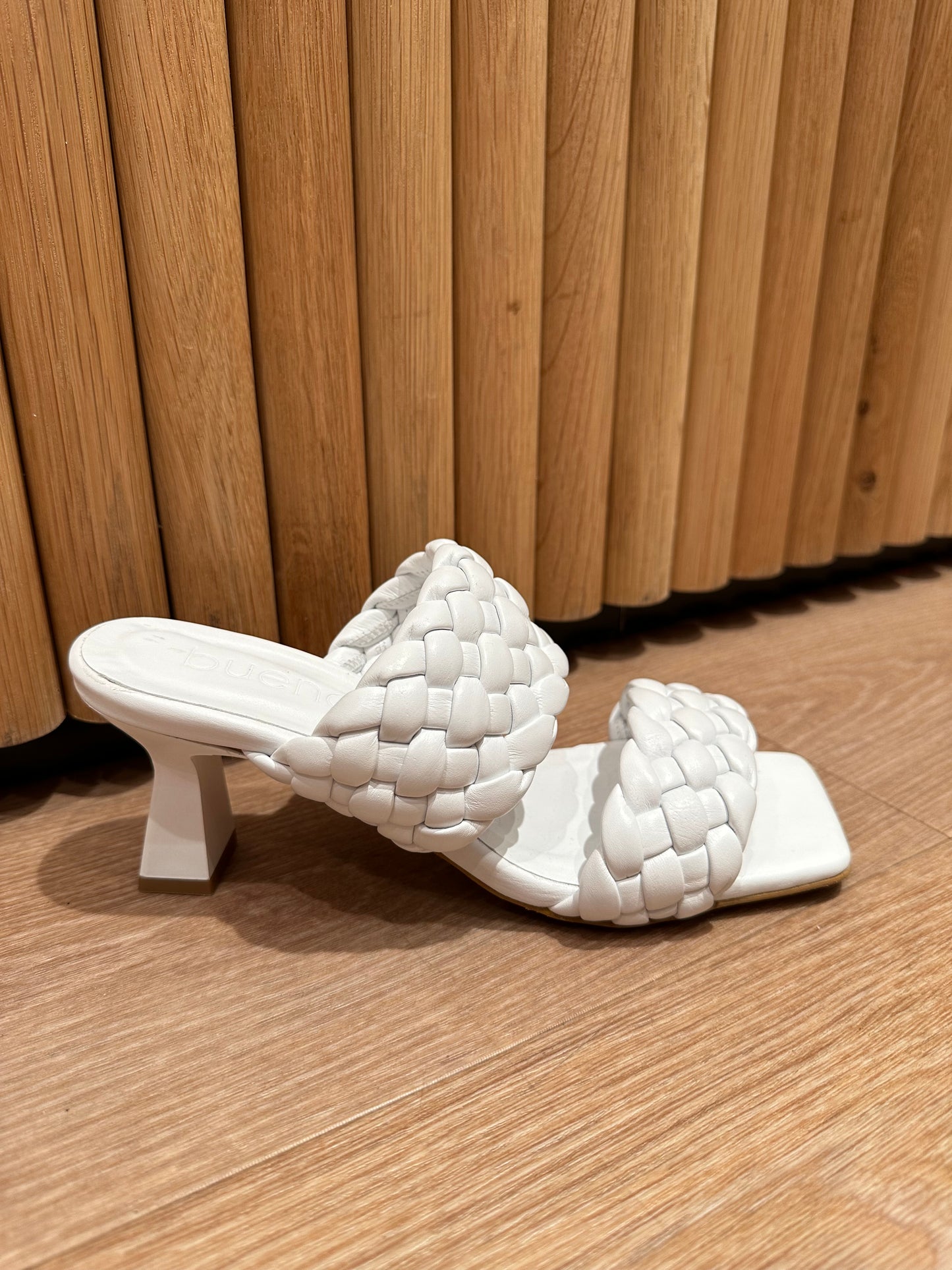 Bueno Tulsi Heel - White