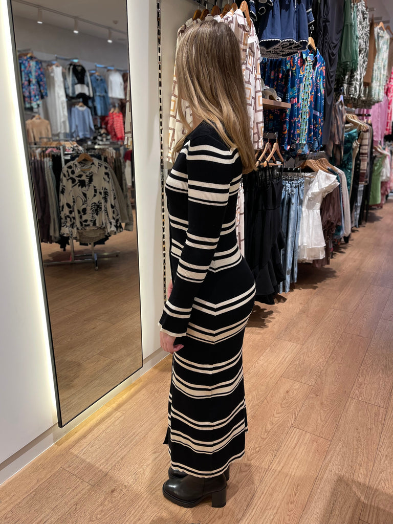 Apero Chilli Snap Front Knit Midi Dress - Black/Cream