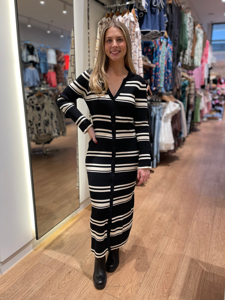Apero Chilli Snap Front Knit Midi Dress - Black/Cream