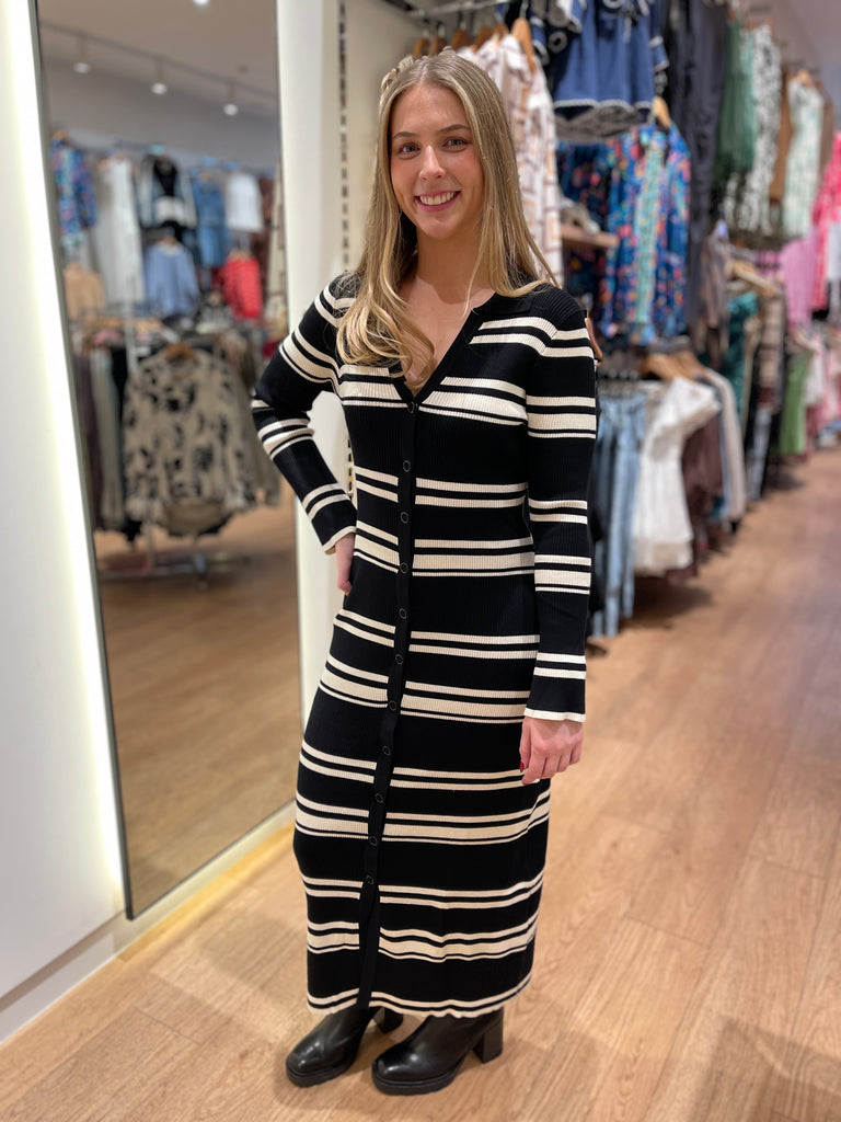 Apero Chilli Snap Front Knit Midi Dress - Black/Cream