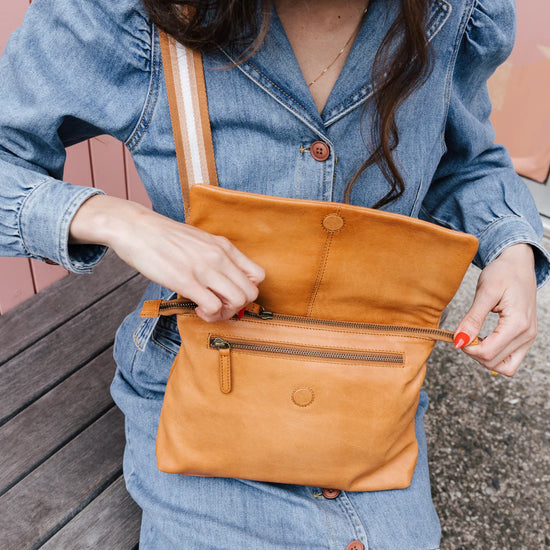 Dusky Robin Leather Delphi Bag - Black