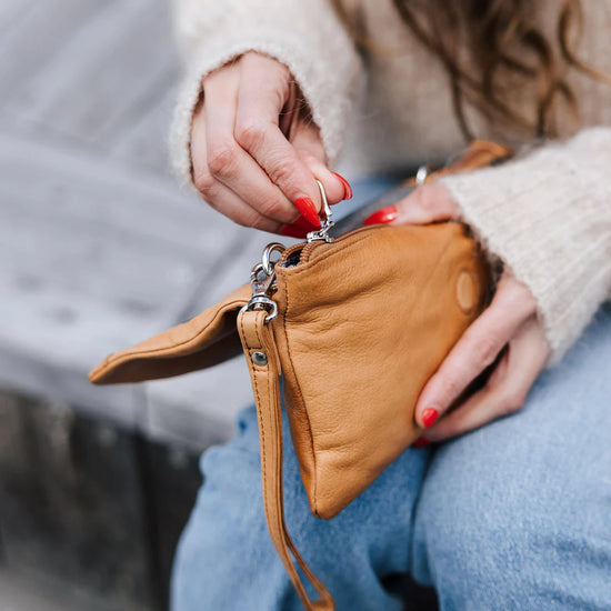 Dusky Robin Leather Lucie Bag/Clutch - Tan