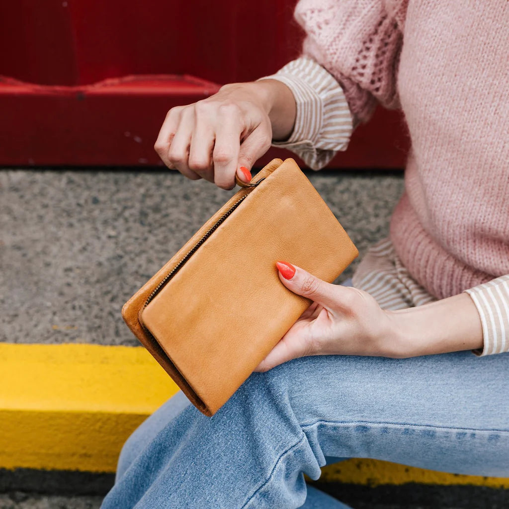 Dusky Robin Leather Harriet Purse - Olive