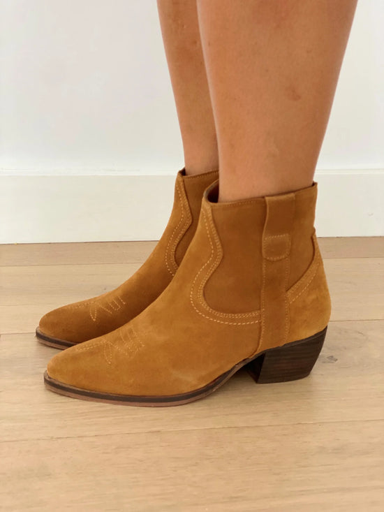 Human Dee Boot - Tan Suede