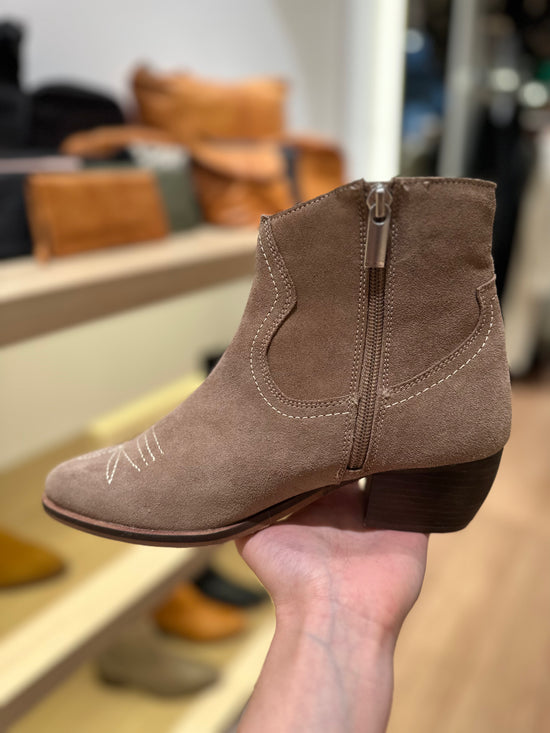 Human Dee Boot - Sand Suede