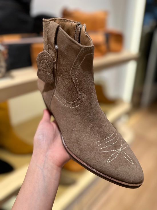 Human Dee Boot - Sand Suede