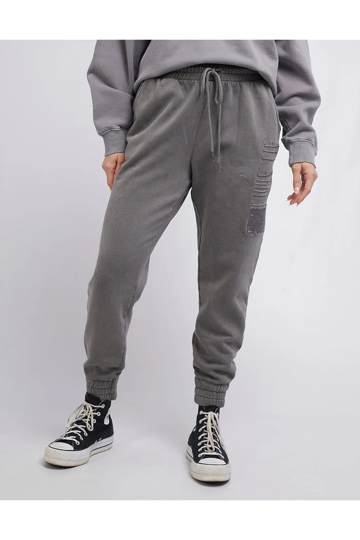 Load image into Gallery viewer, AAE Old Favourite Trackpant - Charcoal
